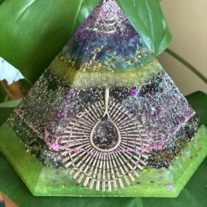 Orgonite pyramide hexagonale