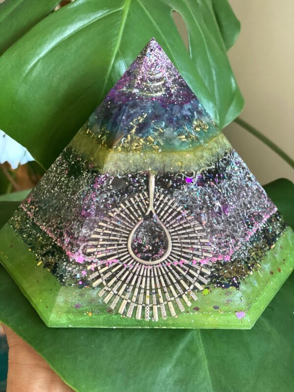 Orgonite pyramide hexagonale